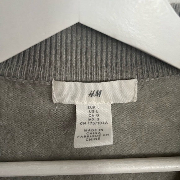 WORN ONCE H&M sweater in great condition - Picture 2 of 4